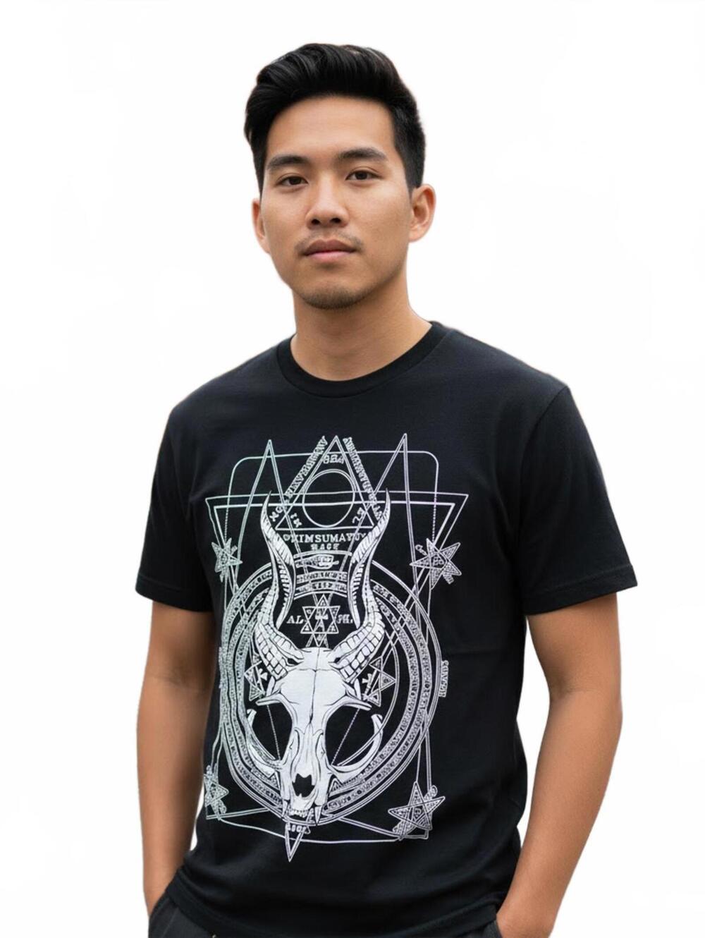 T-Shirt / Threadless / Black / Horned Bull Skull Design / Small